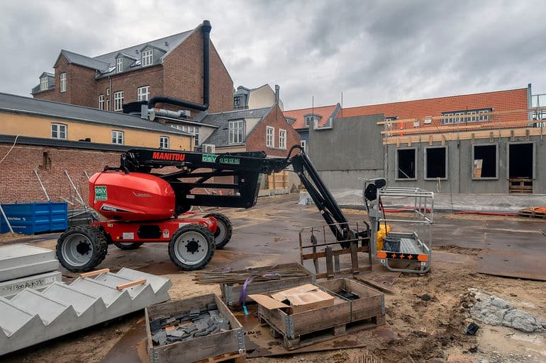 Knap hver anden virksomhed klar til at betale mere for klimavenlig stål og beton